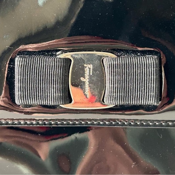 Ferragamo Vara Bow Bag - Picture 4 of 12